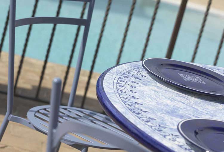 Stuhl Diana und Tisch Delfino am Pool