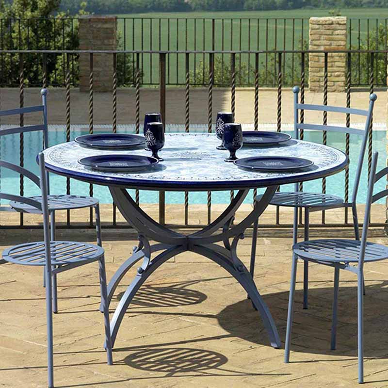 Table top in design Delfino together with four chairs